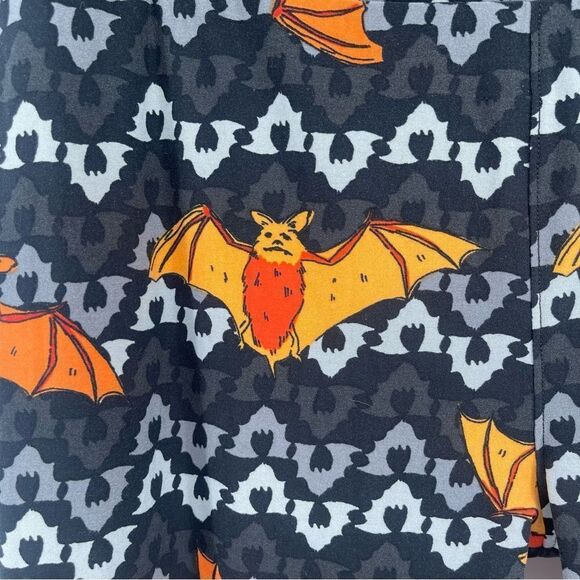 LuLaRoe Women’s Black Soft Stretchy Orange Bat Halloween Leggings Tall Curvy XL - Picture 4 of 12